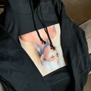 Ariana Grande Hoodie (Womens M)